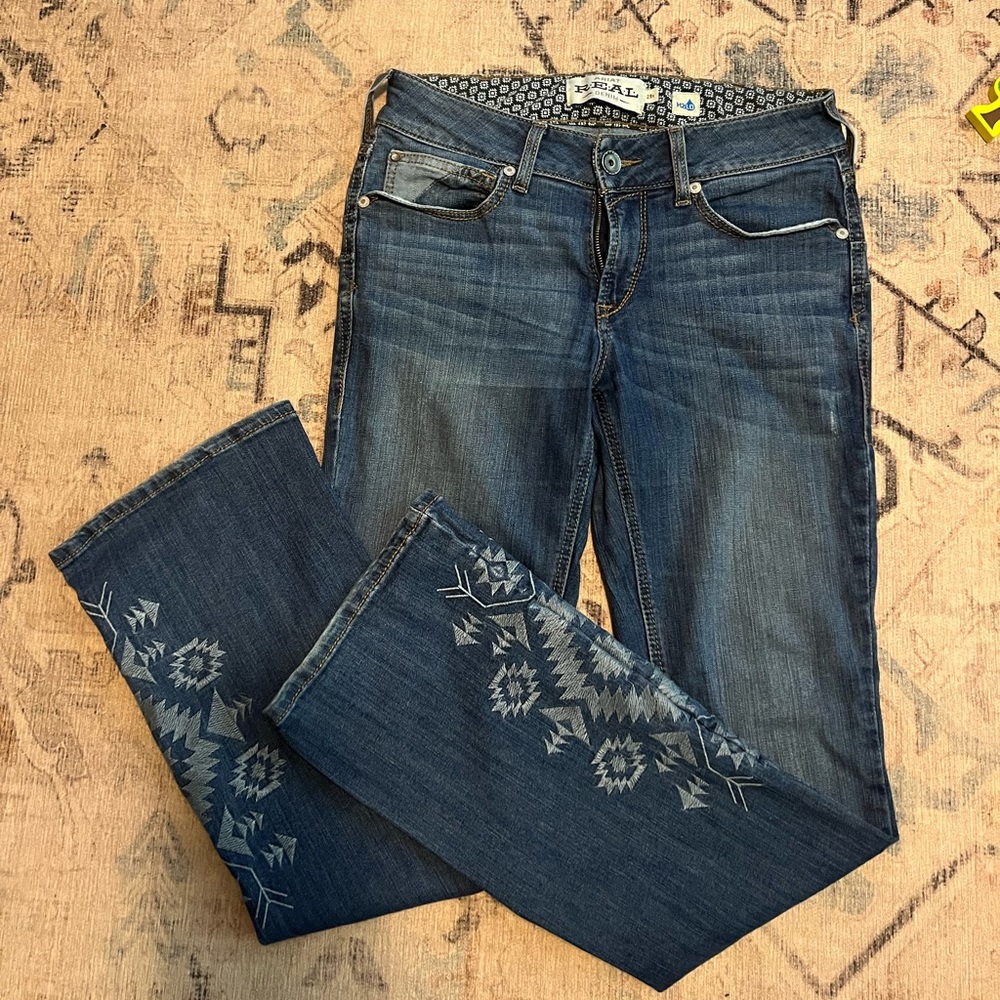 Ariat- mid rise, bootcut , Aztec stitching. Size 29R